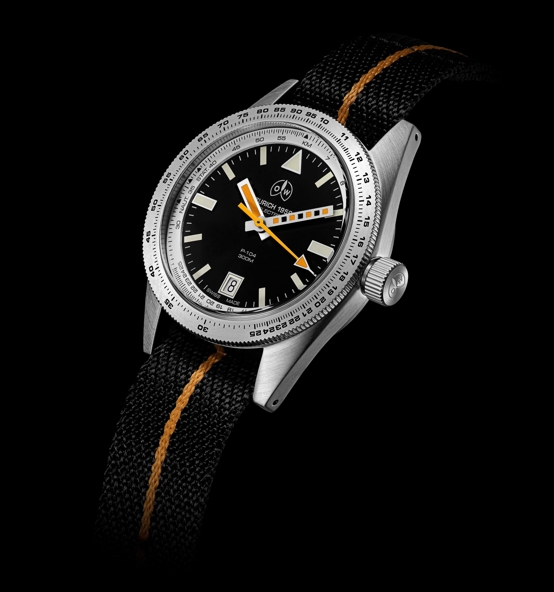 104-023 Cult 1/18 オースチン Maxi 1750 Citizen Zenshin Super Titanium Men's Salmon Dial Chronograph Watch